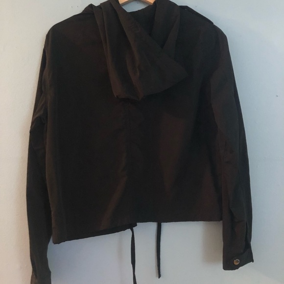 Lightweight crop Jacket in Black - Picture 3 of 3
